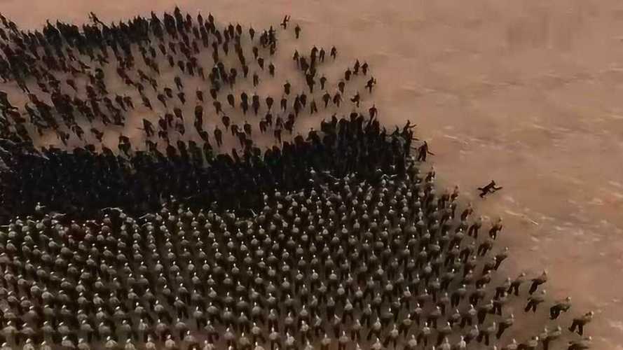 中国士兵vs狼人视频的相关图片